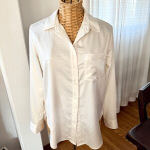 GAP off white satin like button blouse Small